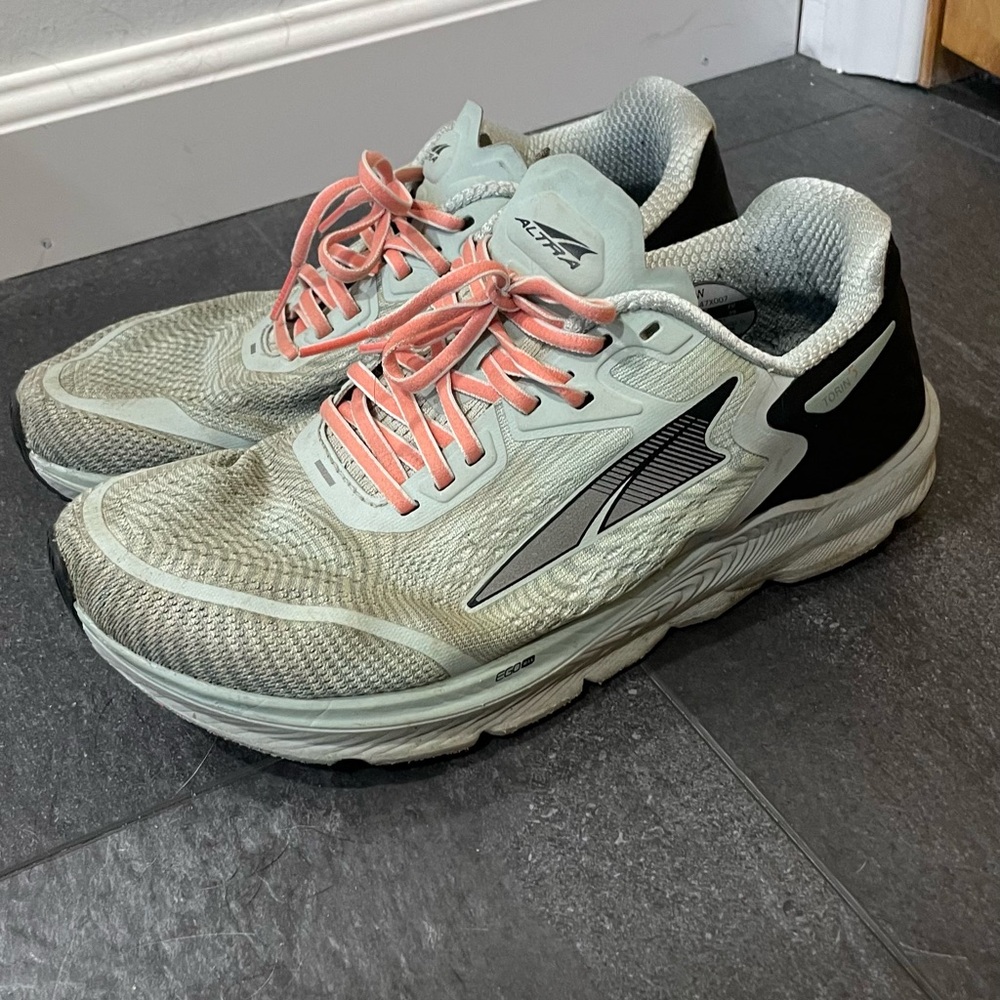 Altra Torin 5 Women's Athletic Shoes - Light Gray/Green and Coral
